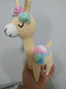 Lhama (Alpaca) em Crochê - Artesanato e Personalizados