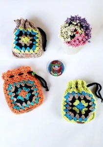 Saquinho Porta Treco de Crochê - Artesanato e Personalizados