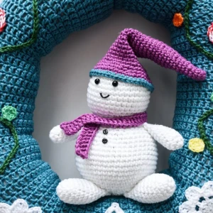 Guirlanda Boneco de Neve em amigurumi - Artesanato e Personalizados