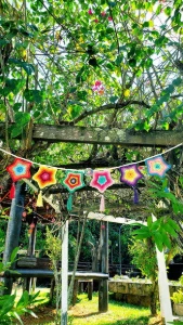 Varal de Estrelas Multicoloridas em Crochê - Artesanato e Personalizados