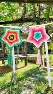 Varal de Estrelas Multicoloridas em Crochê - Artesanato e Personalizados
