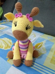 Amigurumi Girafinha Colors - Artesanato e Personalizados