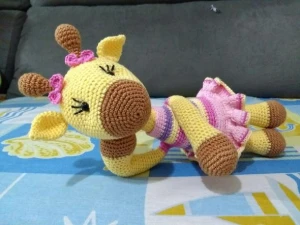 Amigurumi Girafinha Colors - Artesanato e Personalizados