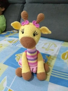 Amigurumi Girafinha Colors - Artesanato e Personalizados