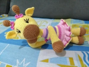 Amigurumi Girafinha Colors - Artesanato e Personalizados