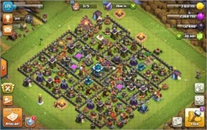 Clash of Clans CV 13 bastante upado e mais de 20.600 gemas.