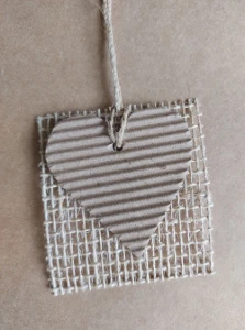 Tag Kraft com Juta e Coração - Pacote com 10 - Artesanato e Personalizados