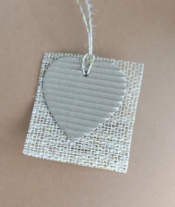 Tag Kraft com Juta e Coração - Pacote com 10 - Artesanato e Personalizados