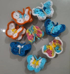 Xuxinha de crochê borboleta - kit 3 unidades-cores variadas - Artesanato e Personalizados