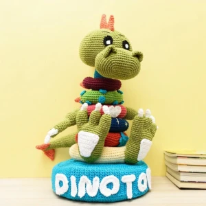 Brinquedo educativo Dinotower em amigurumi - Artesanato e Personalizados