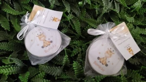 Vela na Latinha Embalada na Organza - Artesanato e Personalizados