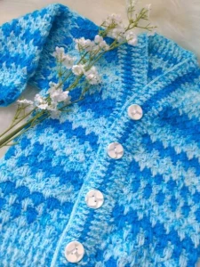 Casaquinho de Croche para bebe - Artesanato e Personalizados