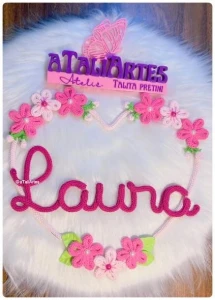Porta Maternidade Coração Flores em Tricotin - Artesanato e Personalizados