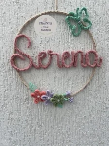 Porta Maternidade Guirlanda Borboleta em Tricotin - Artesanato e Personalizados