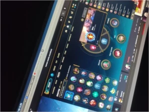 Conta lol 92 skins, ouro 4 transfiro e-mail - League of Legends
