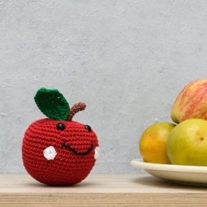 Maçã em amigurumi - Artesanato e Personalizados