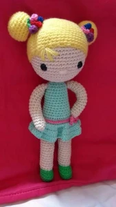 Boneca em croche Amigurumi - Cloe - Artesanato e Personalizados
