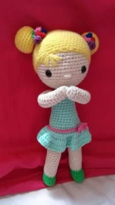 Boneca em croche Amigurumi - Cloe - Artesanato e Personalizados