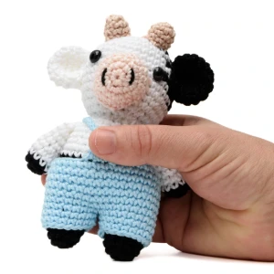 Vaquinha Amigurumi - Artesanato e Personalizados