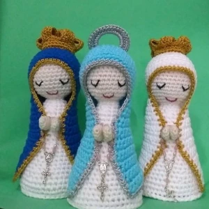 Trio de Santinhas Feitas em Croche - Artesanato e Personalizados