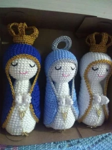 Trio de Santinhas Feitas em Croche - Artesanato e Personalizados