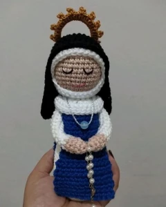Santa Dulce ou Santa Terezinha Crochê - Artesanato e Personalizados