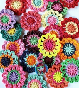 Flor em Crochê Aplique (15cm) - Artesanato e Personalizados