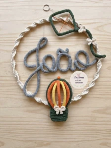Porta Maternidade + Móbile decorativos macramê com tricotin - Artesanato e Personalizados