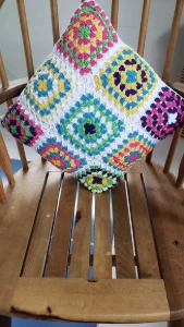 Capa de Almofada em Crochê Multicolorida - Artesanato e Personalizados
