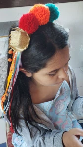 Tiara Festa Junina com Pompons - Artesanato e Personalizados