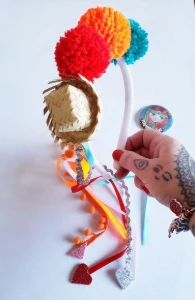 Tiara Festa Junina com Pompons - Artesanato e Personalizados