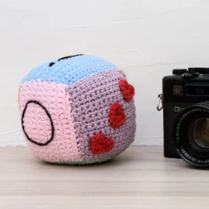 Cubo do Alfabeto em Amigurumi com Guizo - Artesanato e Personalizados