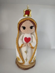 Santinha em Crochê - Nossa Senhora de Fátima - Artesanato e Personalizados