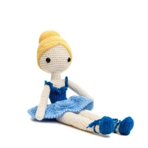 Boneca Bailarina Vitória em amigurumi - Artesanato e Personalizados