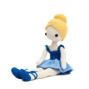 Boneca Bailarina Vitória em amigurumi - Artesanato e Personalizados