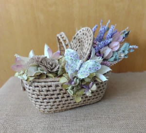 Mini Cesta picnic decorada com buque de lavanda - Artesanato e Personalizados