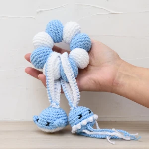 Chocalho Amigurumi com Bolinhas Azuis, Baleia e Água-viva - Artesanato e Personalizados