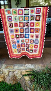 Manta de Crochê Multicolorida Gabi - Artesanato e Personalizados