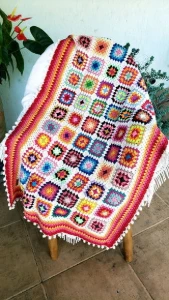 Manta de Crochê Multicolorida Gabi - Artesanato e Personalizados