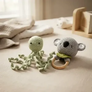 Kit Polvo Newborn e Chocalho Coala em Amigurumi - Artesanato e Personalizados