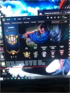 Conta goldlV LOL, de 2015,142 skins, gastei 500 reais nela. - League of Legends