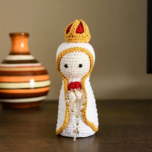 Nossa Senhora de Fátima em amigurumi - Artesanato e Personalizados