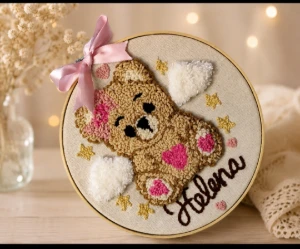 Porta-Matrnidade personalizado em Ponto Russo (Punch needle) - Artesanato e Personalizados
