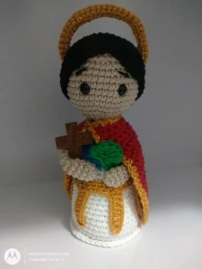 Santo Expedito em crochê Amigurumi - Artesanato e Personalizados