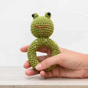 Chocalho Sapinho Amigurumi - Artesanato e Personalizados