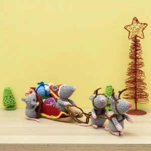 Trenó de Natal com ratinhos em amigurumi - Artesanato e Personalizados