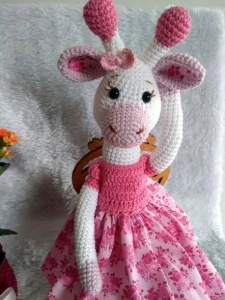 Amigurumi Girafa Menina - Artesanato e Personalizados
