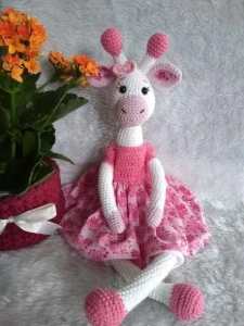 Amigurumi Girafa Menina - Artesanato e Personalizados
