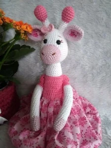 Amigurumi Girafa Menina - Artesanato e Personalizados