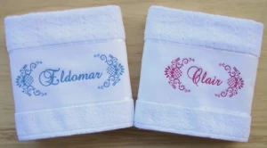 Kit com 2 Toalhas de Banho Ele e Ela Personalizadas - Artesanato e Personalizados